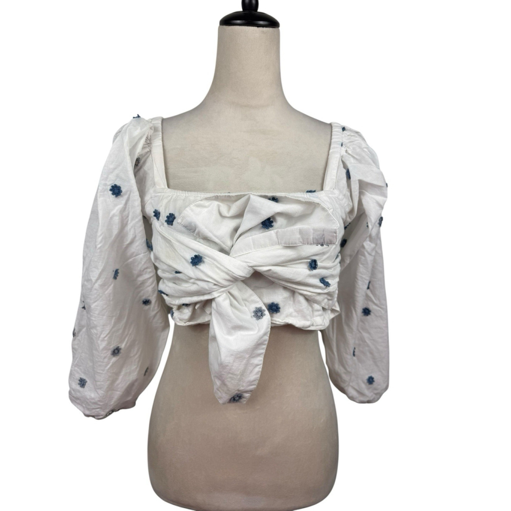 Farm Rio crop embroidered floral top With Tie On Front Size Medium - Picture 2 of 12